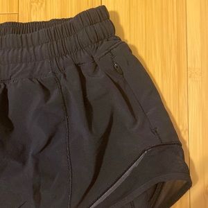 Lululemon Hotty Hot Low-Rise Lined Short 2.5"